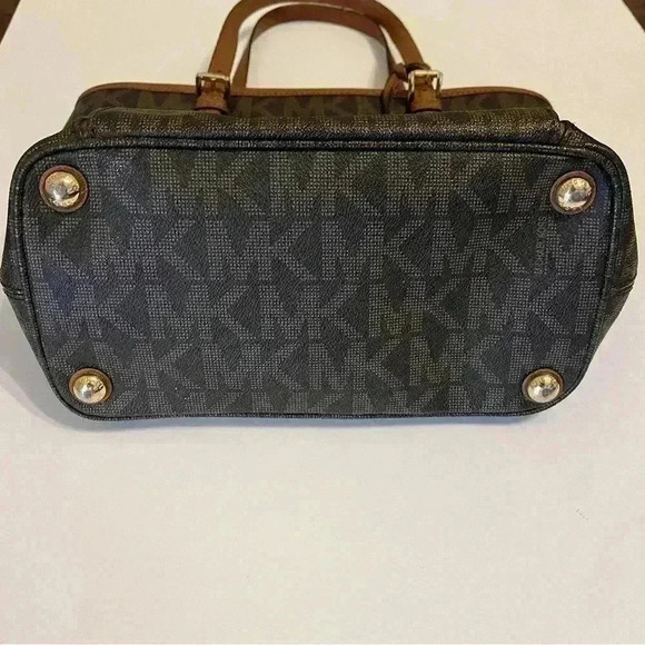 Michael Kors MK initial tote shoulder bag in brown - Picture 4 of 16